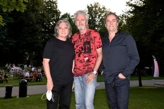 Peter Howarth, Pete Lincoln und Mick Wilson von Frontm3n beim Open Air Konzert im Kurpark in Bad Aibling. 13.08.2021