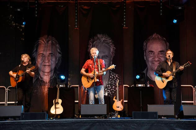 Peter Howarth, Pete Lincoln und Mick Wilson von Frontm3n live beim Open Air Konzert im Kurpark in Bad Aibling. 13.08.2021