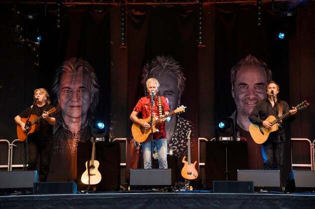 Peter Howarth, Pete Lincoln und Mick Wilson von Frontm3n live beim Open Air Konzert im Kurpark in Bad Aibling. 13.08.2021