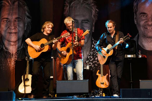Peter Howarth, Pete Lincoln und Mick Wilson von Frontm3n live beim Open Air Konzert im Kurpark in Bad Aibling. 13.08.2021