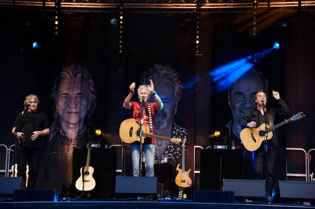 Peter Howarth, Pete Lincoln und Mick Wilson von Frontm3n live beim Open Air Konzert im Kurpark in Bad Aibling. 13.08.2021
