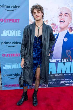 Bilder des Jahres 2021, Entertainment 08 August Entertainment Themen der Woche KW32 Steffan Fin Argus bei der Eröffnung des 39. Outfest Los Angeles LGBTQ Film Festival mit der Premiere des Amazon Prime Video Films Everybody s Talking About Jamie Alle reden von Jamie auf dem Cinespia s Hollywood Forever Cemetery. Los Angeles, 13.08.2021 *** Steffan Fin Argus at the opening of the 39 Outfest Los Angeles LGBTQ Film Festival premiering the Amazon Prime Video film Everybody s Talking About Jamie Everybody s Talking About Jamie at Cinespia s Hollywood Forever Cemetery Los Angeles, 13 08 2021 Foto:xE.xPowersx xFuturexImage
