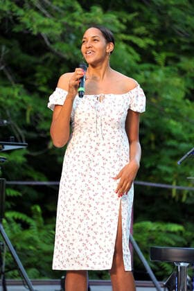 Sängerin Cassandra Steen. Sängerin Cassandra Steen während eines Auftritts am13.08.2021 auf der Seebühne im Luisenpark Mannheim. 20210813MWI0787