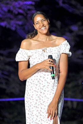 Sängerin Cassandra Steen. Sängerin Cassandra Steen während eines Auftritts am13.08.2021 auf der Seebühne im Luisenpark Mannheim. 20210813MWI1678