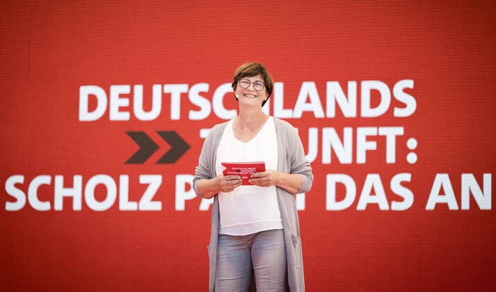 Parteivorsitzende Saskia Esken, SPD, aufgenommen im Rahmen einer Wahlveranstaltung in Bochum. 14.08.2021. Bochum Deutschland *** Party Chairwoman Saskia Esken, SPD, taken at an election event in Bochum 14 08 2021 Bochum Germany Copyright: xFelixxZahn photothek.netx