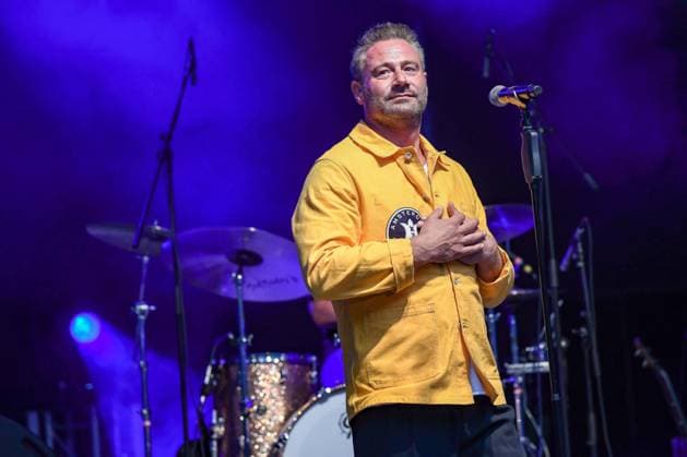 14.08.2021, xlakx, Entertaiment Musik, SASHA und Band auf der Freilichtbühne Eisenhuettenstadt emspor, v.l.Das Jubilaeumskonzert zu 70 Jahre plus 1 Werk & Stadt von SASHA mit Band Jubilaeen sind immer ein Anlass für ein großes Fest und in unserem Fall für eine ganze Festwoche . Wir feiern 70 Jahre Werk & Stadt zwar erst jetzt, ein Jahr spaeter, sind aber umso gluecklicher, dass nun die - Eisenhuettenstaedter Freilichtbühne mit ganz unterschiedlichen Veranstaltungen in Szene gesetzt wird. Eisenhuettenstadt