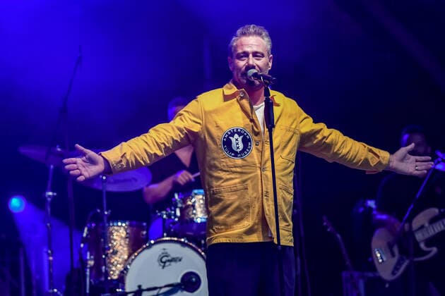 14.08.2021, xlakx, Entertaiment Musik, SASHA und Band auf der Freilichtbühne Eisenhuettenstadt emspor, v.l.Das Jubilaeumskonzert zu 70 Jahre plus 1 Werk & Stadt von SASHA mit Band Jubilaeen sind immer ein Anlass für ein großes Fest und in unserem Fall für eine ganze Festwoche . Wir feiern 70 Jahre Werk & Stadt zwar erst jetzt, ein Jahr spaeter, sind aber umso gluecklicher, dass nun die - Eisenhuettenstaedter Freilichtbühne mit ganz unterschiedlichen Veranstaltungen in Szene gesetzt wird. Eisenhuettenstadt