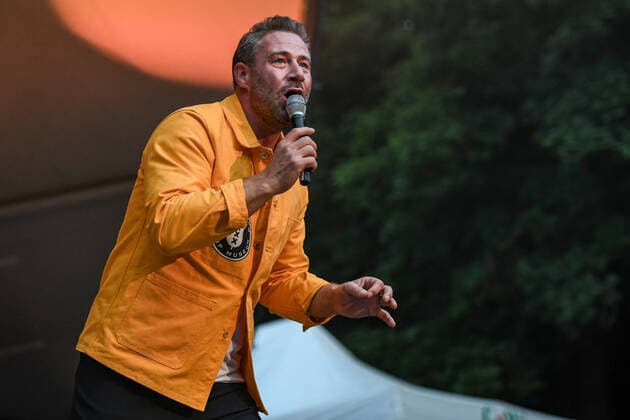 14.08.2021, xlakx, Entertaiment Musik, SASHA und Band auf der Freilichtbühne Eisenhuettenstadt emspor, v.l.Das Jubilaeumskonzert zu 70 Jahre plus 1 Werk & Stadt von SASHA mit Band Jubilaeen sind immer ein Anlass für ein großes Fest und in unserem Fall für eine ganze Festwoche . Wir feiern 70 Jahre Werk & Stadt zwar erst jetzt, ein Jahr spaeter, sind aber umso gluecklicher, dass nun die - Eisenhuettenstaedter Freilichtbühne mit ganz unterschiedlichen Veranstaltungen in Szene gesetzt wird. Eisenhuettenstadt