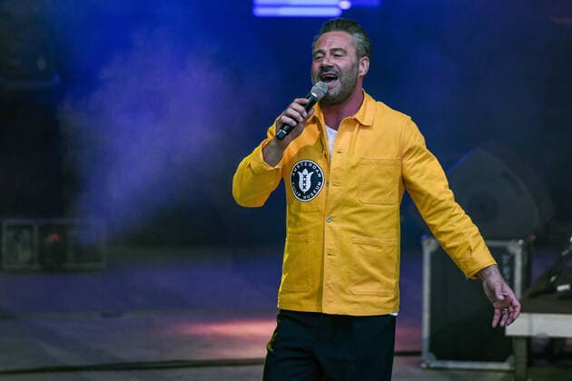 14.08.2021, xlakx, Entertaiment Musik, SASHA und Band auf der Freilichtbühne Eisenhuettenstadt emspor, v.l.Das Jubilaeumskonzert zu 70 Jahre plus 1 Werk & Stadt von SASHA mit Band Jubilaeen sind immer ein Anlass für ein großes Fest und in unserem Fall für eine ganze Festwoche . Wir feiern 70 Jahre Werk & Stadt zwar erst jetzt, ein Jahr spaeter, sind aber umso gluecklicher, dass nun die - Eisenhuettenstaedter Freilichtbühne mit ganz unterschiedlichen Veranstaltungen in Szene gesetzt wird. Eisenhuettenstadt
