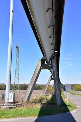 Transrapid Versuchsanlage in Lathen im Emsland Stillgelegte Versuchsanlage des Transrapid im emsländischen Lathen. Nach dem schweren Unfall mit 23 Toten und 10 Verletzten am 23. November 2006 wurde die Teststrecke der Magnetschwebebahn stillgelegt. Lathen Niedersachsen Deutschland *** Transrapid test facility in Lathen in Emsland Decommissioned test facility of the Transrapid in Lathen in Emsland After the serious accident with 23 dead and 10 injured on 23 November 2006, the test track of the magnetic levitation train was decommissioned Lathen Lower Saxony Germany
