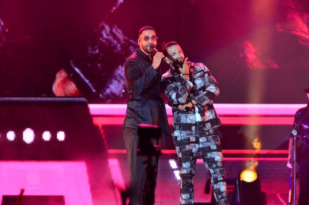 MIAMI GARDENS, FL - AUGUST 14: Romeo Santos and Henry Santos of Dominican-American Bachata Group Aventura performs on stage during the Inmortal Tour at Hard Rock Stadium on August 14, 2021 in Miami Gardens, Florida. Copyright: xmpi10x