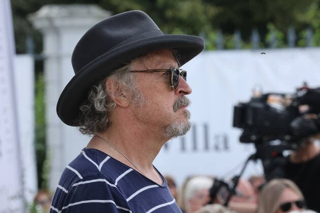 Neuwied Wolfgang Niedecken liest und singt Bob Dylan vor dem Engerser Schloss. Copyright: xJoergxNiebergall Eibner-Pressefox EP_JNL