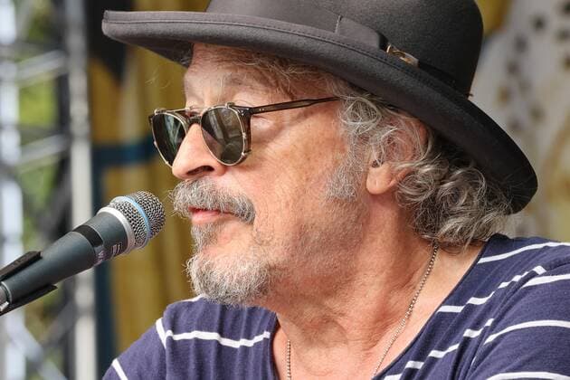 Neuwied Wolfgang Niedecken liest und singt Bob Dylan vor dem Engerser Schloss. Copyright: xJoergxNiebergall Eibner-Pressefox EP_JNL