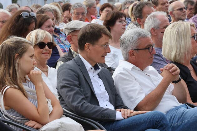 Neuwied Wolfgang Niedecken liest und singt Bob Dylan vor dem Engerser Schloss. Copyright: xJoergxNiebergall Eibner-Pressefox EP_JNL