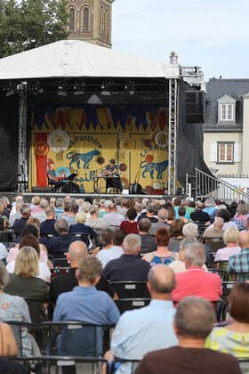 Neuwied Wolfgang Niedecken liest und singt Bob Dylan vor dem Engerser Schloss. Copyright: xJoergxNiebergall Eibner-Pressefox EP_JNL