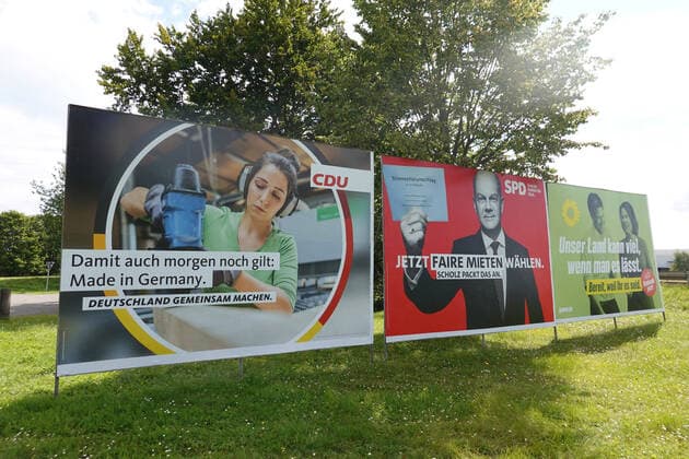 KÖLN 15.08.2021, Wahlkampf, Wahlkampfplakat, Bundestagwahl, CDU, SPD , Die Grüne, Wahlplakate