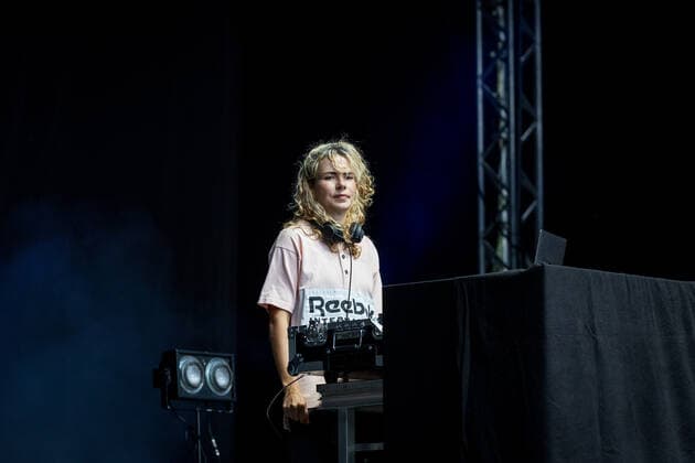 DJ Jenny Sharp im Vorprogramm - Die Hip Hop Band Antilopen Gang mit der Insolvenzverschleppung Tour auf dem Kunst!Rasen Bonn, 15.08.2021 veranstaltet von der E.L.Hartz Promotion GmbH Bonn Gronau NRW Deutschland