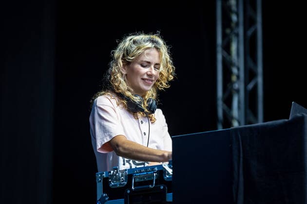 DJ Jenny Sharp im Vorprogramm - Die Hip Hop Band Antilopen Gang mit der Insolvenzverschleppung Tour auf dem Kunst!Rasen Bonn, 15.08.2021 veranstaltet von der E.L.Hartz Promotion GmbH Bonn Gronau NRW Deutschland