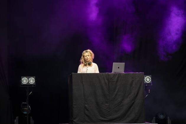 DJ Jenny Sharp im Vorprogramm - Die Hip Hop Band Antilopen Gang mit der Insolvenzverschleppung Tour auf dem Kunst!Rasen Bonn, 15.08.2021 veranstaltet von der E.L.Hartz Promotion GmbH Bonn Gronau NRW Deutschland