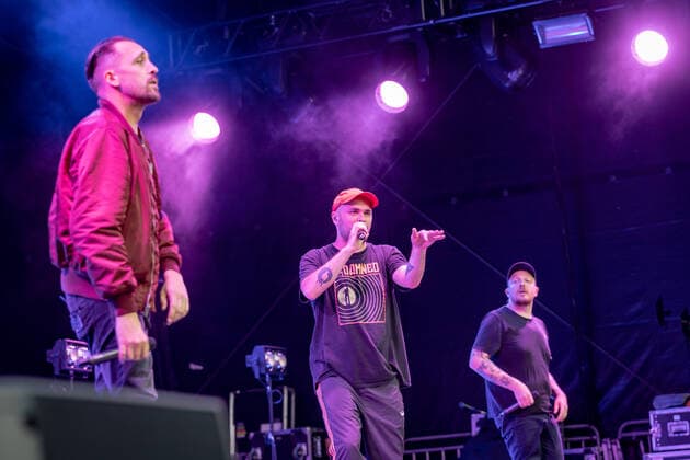Die Hip Hop Band Antilopen Gang mit der Insolvenzverschleppung Tour auf dem Kunst!Rasen Bonn, 15.08.2021 veranstaltet von der E.L.Hartz Promotion GmbH Bonn Gronau NRW Deutschland