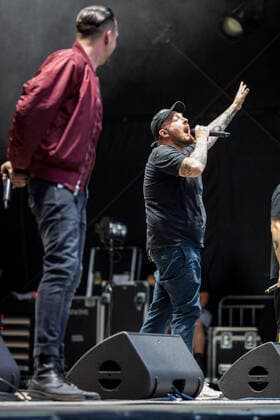 Die Hip Hop Band Antilopen Gang mit der Insolvenzverschleppung Tour auf dem Kunst!Rasen Bonn, 15.08.2021 veranstaltet von der E.L.Hartz Promotion GmbH Bonn Gronau NRW Deutschland