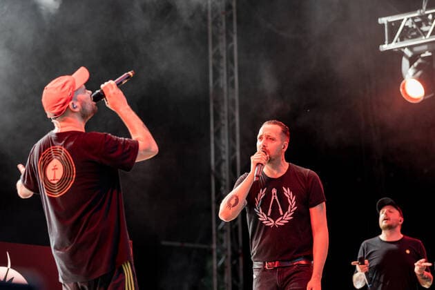 Die Hip Hop Band Antilopen Gang mit der Insolvenzverschleppung Tour auf dem Kunst!Rasen Bonn, 15.08.2021 veranstaltet von der E.L.Hartz Promotion GmbH Bonn Gronau NRW Deutschland