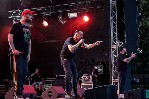 Die Hip Hop Band Antilopen Gang mit der Insolvenzverschleppung Tour auf dem Kunst!Rasen Bonn, 15.08.2021 veranstaltet von der E.L.Hartz Promotion GmbH Bonn Gronau NRW Deutschland