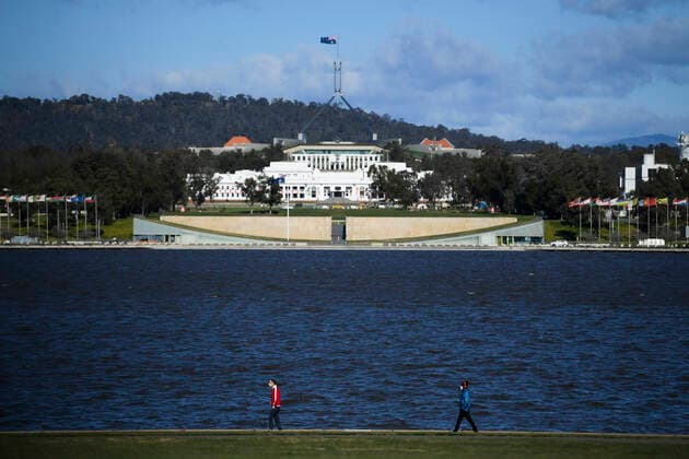 ACT CORONAVIRUS COVD19, Residents exercise at Lake Burley Griffin in Canberra, Monday, August 16, 2021. The Australian Capital Territory is in lockdown until at least Thursday, after an outbreak of COVID-19. ( NO ARCHIVING, EDITORIAL USE ONLY, NO USE IN BOOKS WITHOUT CONSENT CANBERRA ACT AUSTRALIA  Copyright: xLUKASxCOCHx 20210816001567262432