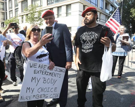 August 15, 2021, New York, New York, USA: Republican candidate for NYC Mayor CURTIS SLIWA takes a selfie during a rally against current Mayor Bill de Blasio s planned executive orders on vaccine mandates, held outside of Gracie Mansion. New York USA - ZUMAk03_ 20210815_zaf_k03_031 Copyright: xNancyxKaszermanx