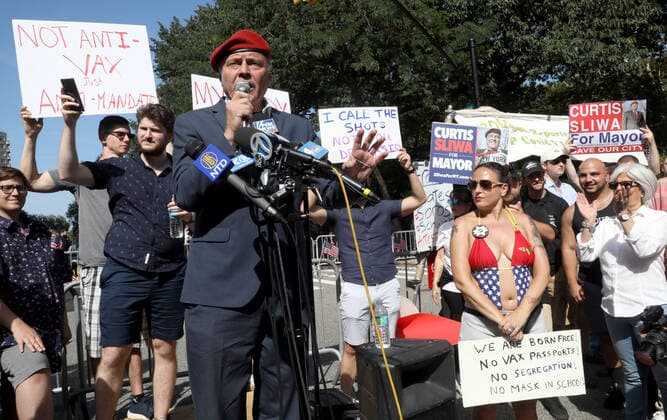 August 15, 2021, New York, New York, USA: Republican candidate for NYC Mayor CURTIS SLIWA attends a rally against current Mayor Bill de Blasio s planned executive orders on vaccine mandates, held outside of Gracie Mansion. New York USA - ZUMAk03_ 20210815_zaf_k03_047 Copyright: xNancyxKaszermanx