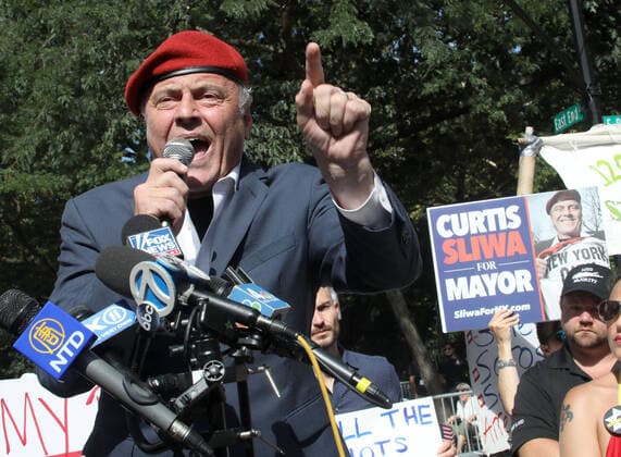 News Bilder des Tages August 15, 2021, New York, New York, USA: Republican candidate for NYC Mayor CURTIS SLIWA attends a rally against current Mayor Bill de Blasio s planned executive orders on vaccine mandates, held outside of Gracie Mansion. New York USA - ZUMAk03_ 20210815_zaf_k03_053 Copyright: xNancyxKaszermanx