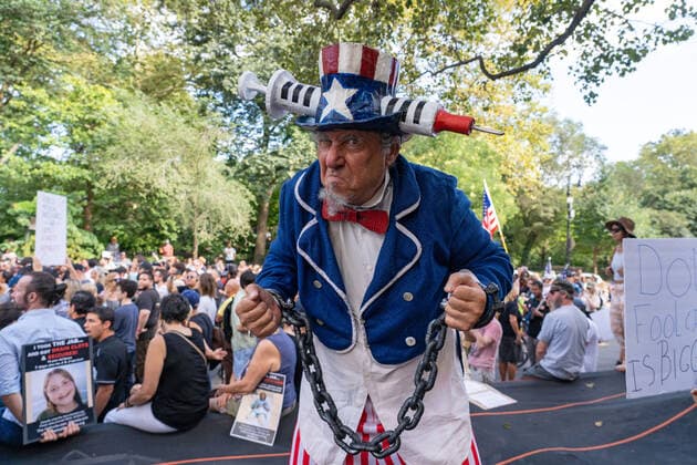 August 15, 2021, New York, United States: A man dressed as Uncle Sam takes part in a Republicans Rally against COVID vaccine mandates outside Gracie Mansion in New York City..NYC vaccine mandate starts Monday, August 16th; Proof of coronavirus (COVID-19) vaccination will be required to attend indoor restaurants, gyms, and entertainment venues with enforcement of the mandate to begin on September 13th. New York United States - ZUMAs197 20210815_zaa_s197_204 Copyright: xRonxAdarx