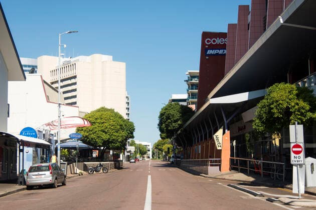 NT CORONAVIRUS COVID19, Darwin s Mitchell Street is seen mostly empty after the city went into lockdown, in Darwin, Monday, August 16, 2021. Greater Darwin and Katherine have been locked down for three days after an American man infected with COVID-19 travelled to the Northern Territory from Sydney. ( NO ARCHIVING, EDITORIAL USE ONLY, NO USE IN BOOKS WITHOUT CONSENT DARWIN AUSTRALIA  Copyright: xAARONxBUNCHx 20210816001567351266