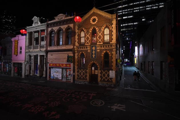 VICTORIA CORONAVIRUS COVID19, People are seen walking through China Town ahead of the curfew in Melbourne, Monday, August 16, 2021. Victorian Premier Daniel Andrews today announced a night curfew which came into effect at 11.59pm on Monday. ( NO ARCHIVING, EDITORIAL USE ONLY, NO USE IN BOOKS WITHOUT CONSENT MELBOURNE VIC AUSTRALIA  Copyright: xJAMESxROSSx 20210816001567368847