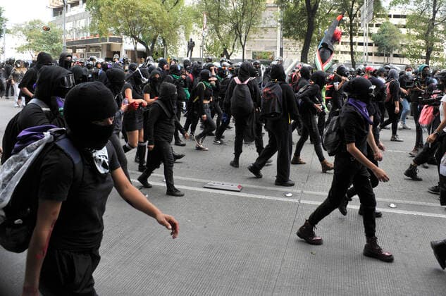 Mexiko, Protest von Black Like Obsidian Feministinnen in Mexiko-Stadt Feminists Protest Against Criminalization of Protest MEXICO CITY, MEXICO - AUGUST 16: Members of the Feminist group Black Like Obsidian , take part during a demonstration to protest against the criminalization of protest and demand justice against gender-violence in the country at Angel of Independence. On August 16, 2019 commemorate, the Feminist movement They don t care for me, they rape me , that began with women protests after the rape of a minor by the police force. On August 16, 2021 in Mexico City, Mexico. Copyright: xMartinxGonzalezx EYEPIXGROUP_PG_16082021_12217
