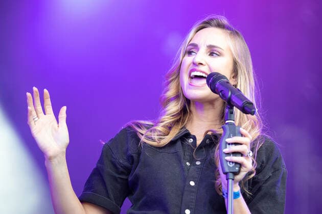Bonn Bonner Schlägersängerin Ela, (Daniela Tannenbaum) als Support-Act für Beatrice Egli beim Konzert am 15.08.2021 in Bonn Bonner Schlägersängerin Ela, (Daniela Tannenbaum) als Support-Act für Beatrice Egli am 15.08.2021 in Bonn Location: Kulturgarten Copyright: xGerhardxWingenderx xEibner-Pressefotox EP_GWR