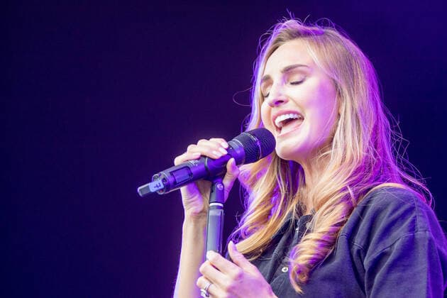 Bonn Bonner Schlägersängerin Ela, (Daniela Tannenbaum) als Support-Act für Beatrice Egli beim Konzert am 15.08.2021 in Bonn Bonner Schlägersängerin Ela, (Daniela Tannenbaum) als Support-Act für Beatrice Egli am 15.08.2021 in Bonn Location: Kulturgarten Copyright: xGerhardxWingenderx xEibner-Pressefotox EP_GWR