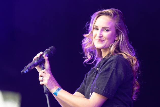 Bonn Bonner Schlägersängerin Ela, (Daniela Tannenbaum) als Support-Act für Beatrice Egli beim Konzert am 15.08.2021 in Bonn Bonner Schlägersängerin Ela, (Daniela Tannenbaum) als Support-Act für Beatrice Egli am 15.08.2021 in Bonn Location: Kulturgarten Copyright: xGerhardxWingenderx xEibner-Pressefotox EP_GWR