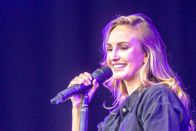 Bonn Bonner Schlägersängerin Ela, (Daniela Tannenbaum) als Support-Act für Beatrice Egli beim Konzert am 15.08.2021 in Bonn Bonner Schlägersängerin Ela, (Daniela Tannenbaum) als Support-Act für Beatrice Egli am 15.08.2021 in Bonn Location: Kulturgarten Copyright: xGerhardxWingenderx xEibner-Pressefotox EP_GWR