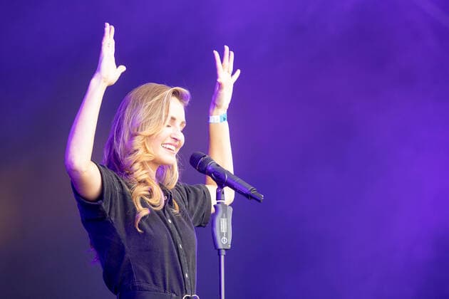 Bonn Bonner Schlägersängerin Ela, (Daniela Tannenbaum) als Support-Act für Beatrice Egli beim Konzert am 15.08.2021 in Bonn Bonner Schlägersängerin Ela, (Daniela Tannenbaum) als Support-Act für Beatrice Egli am 15.08.2021 in Bonn Location: Kulturgarten Copyright: xGerhardxWingenderx xEibner-Pressefotox EP_GWR