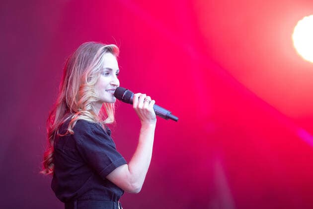 Bonn Bonner Schlägersängerin Ela, (Daniela Tannenbaum) als Support-Act für Beatrice Egli beim Konzert am 15.08.2021 in Bonn Bonner Schlägersängerin Ela, (Daniela Tannenbaum) als Support-Act für Beatrice Egli am 15.08.2021 in Bonn Location: Kulturgarten Copyright: xGerhardxWingenderx xEibner-Pressefotox EP_GWR