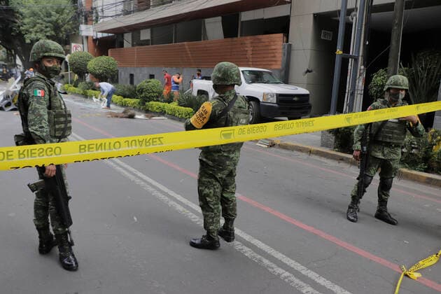 Mexiko, Mindestens 22 Verletzte bei Gasexplosion in Wohngebäude in Mexiko-Stadt Coronavirus Emergency In Mexico Elements of the mexican army guard the emergency area where an explosion caused by a gas leak occurred in a building located on Coyoacan Avenue and the corner of Universidad, which destroyed some apartments and several people were seriously injured during the health emergency and the red epidemiological traffic light in the capital. Mexico City Mexico vieyra-notitle210816_npA7i  Copyright: xGerardoxVieyrax