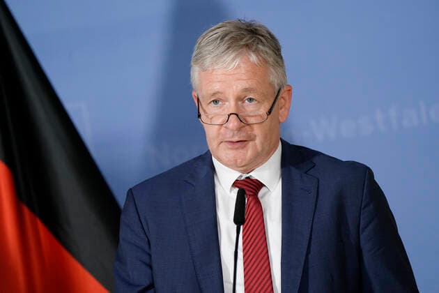 Presse-Briefing des NRW Gesundheitsministers zur Corona Lage Aktuell, Duesseldorf; 17.08.2021 Dr. med. Gernot Marx, der Klinikdirektor fuer Operative Intensivmedizin der Universitatsklinik Aachen in Portrait im Rahmen eines Presse-Briefing zur aktuellen Lage der Corona Virus Pandemie und naechsten Impfschritte in Nordrhein-Westfalen Duesseldorf Nordrhein-Westfalen Deutschland
