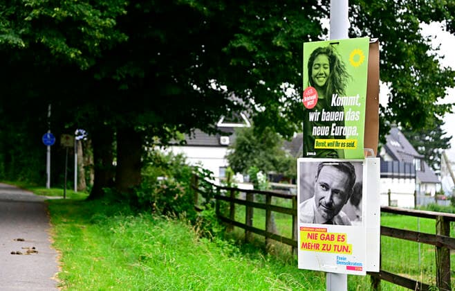 Bundestagswahl 2021,die Parteien werben nicht nur im Internet oder Talksshows um Stimmen der Wähler,sondern auch mit Wahlplakaten der großen Parteien,CDU,SPD,FDP,Die Grünen,wie hier im Bundesland Nordrhein-Westfalen ( NRW ).Zu sehen sind die Spitzenpolitiker Olaf Schulz,Armin Laschet,Christian Lindner,Annalena Baerbock und Robert Habeck,fotografiert am 17.08.2021. Â