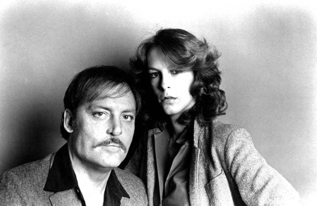 ROAD GAMES, from left, Stacy Keach, Jamie Lee Curtis, 1981. ?Avco Embassy courtesy Everett Collection Ref:MBDROGA VM001 PUBLICATIONXNOTxINxCANxCHNxFRAxITAxJPNxNORxPOLxRUSxESPxUKxUSA Copyright: xx MBDROGA VM001