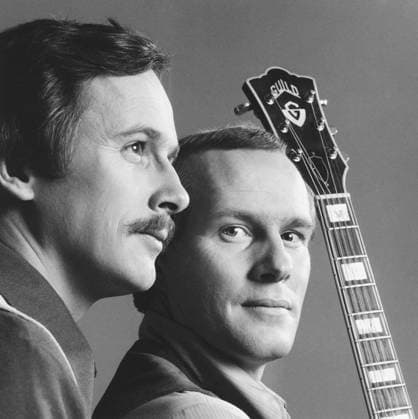 The Smothers Brothers, from left: Dick Smothers, Tom Smothers, circa 1970s. Ref:PBDSMBR EC017 PUBLICATIONXNOTxINxCANxCHNxFRAxITAxJPNxNORxPOLxRUSxESPxUKxUSA Copyright: xx PBDSMBR EC017