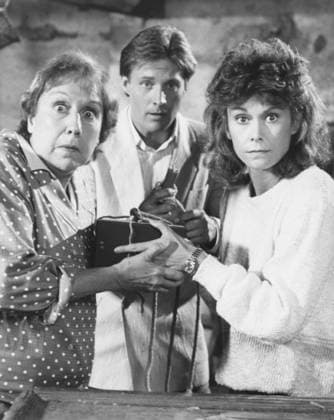 SCARECROW AND MRS. KING, from left: Jean Stapleton, Bruce Boxleitner, Kate Jackson, The Legend of Das Geisterschloss , (Season 2, ep. 204, aired Oct. 22, 1984), 1983-87. ?Warner Bros. Television Courtesy: Everett Collection Ref:TBDSCAN WB003 PUBLICATIONXNOTxINxCANxCHNxFRAxITAxJPNxNORxPOLxRUSxESPxUKxUSA Copyright: xx TBDSCAN WB003