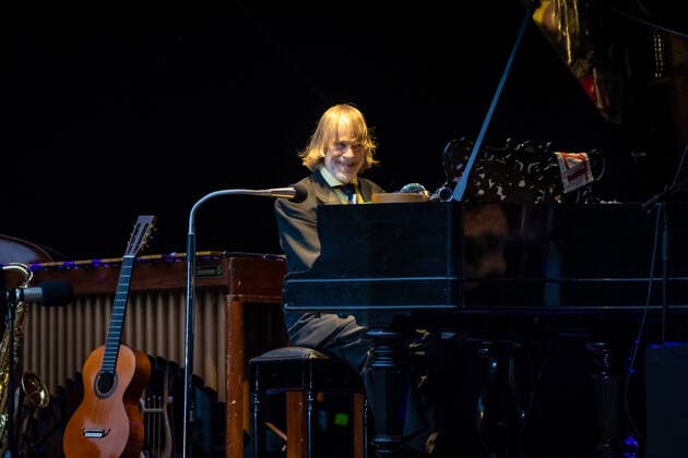 Live Auftritt vom Unterhaltungskünstler und Musiker Helge Schneider mit dem Programm- Die Wiederkehr des blaugrünen Smaragdkäfers auf dem Kunst!Rasen Bonn, 17.08.2021 veranstaltet von der E.L.Hartz Promotion GmbH Bonn Gronau NRW Deutschland