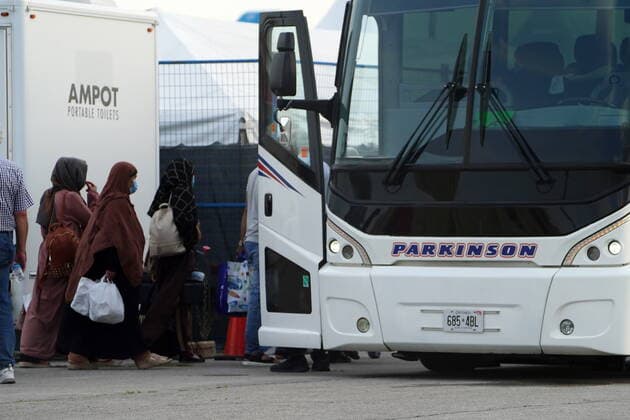 August 17, 2021, Toronto, on, Canada: Refugees from Afghanistan and Canadian Citizens board a bus after being processed at Pearson Airport in Toronto, Tuesday, Aug 17, 2021, after arriving indirectly from Afghanistan. Toronto Canada  - ZUMAc35_ 20210817_zaf_c35_059 Copyright: xSeanxKilpatrickx