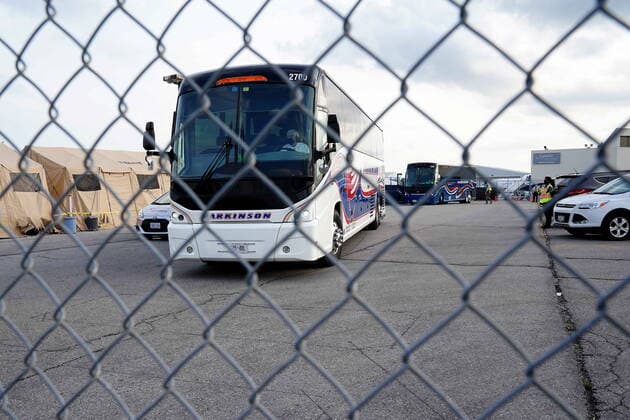August 17, 2021, Toronto, on, Canada: A bus carrying refugees from Afghanistan and Canadian Citizens leaves a processing centre at Pearson Airport in Toronto, Tuesday, Aug 17, 2021. Toronto Canada  - ZUMAc35_ 20210817_zaf_c35_056 Copyright: xSeanxKilpatrickx
